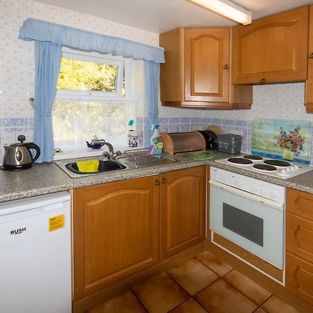 Rosebud Cottage Romantic Cottage For A Couple Фишгард Екстериор снимка