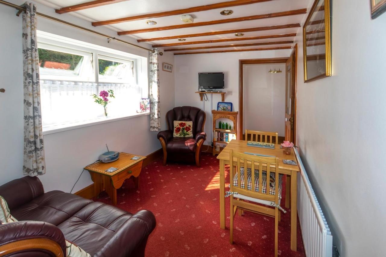 Rosebud Cottage Romantic Cottage For A Couple Фишгард Екстериор снимка