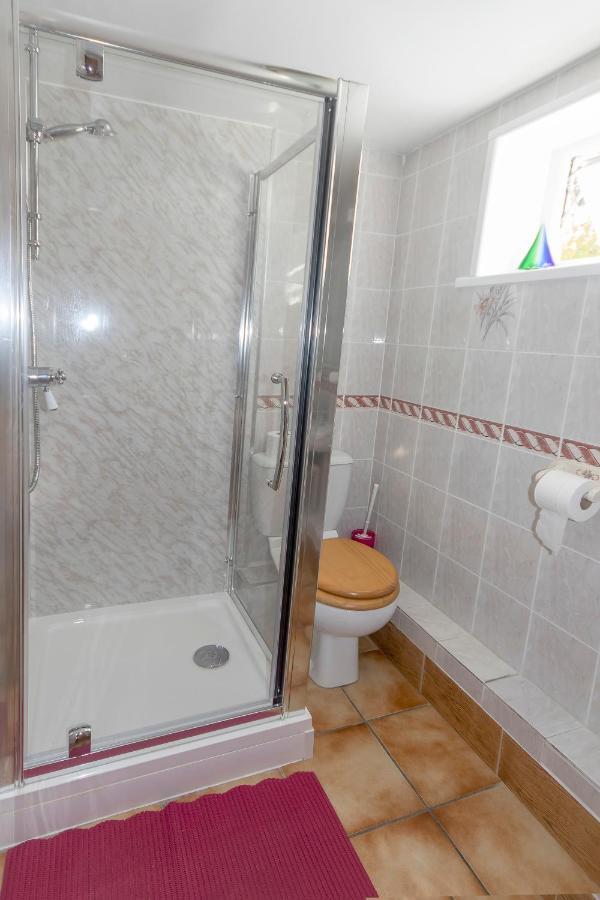 Rosebud Cottage Romantic Cottage For A Couple Фишгард Екстериор снимка